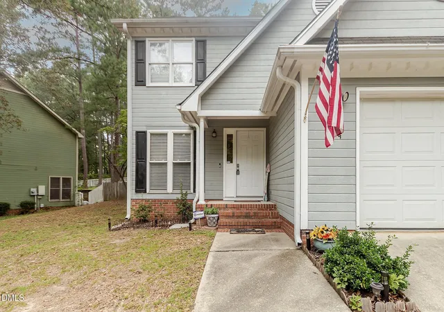 Photo 4 of Single family home for sale at 804 Hilton Dr, Fayetteville, NC 28311 | MLS# 10190277 | Listing updated on 2026-09-22