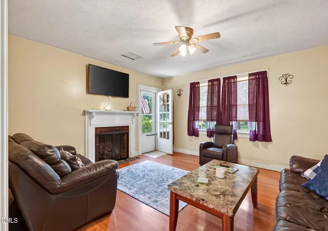 Photo 4 of Sale Pending at 4087 Glendale Rd, Kenly, NC 27542 | MLS# 10190079 | Listing updated on 2026-10-01