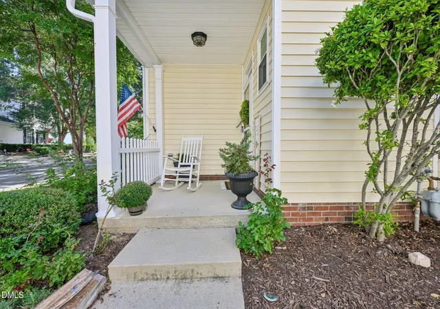 Photo 3 of Single family home for sale at 1124 Silky Dogwood Trl, Apex, NC 27502 | MLS# 10192180 | Listing updated on 2026-09-24