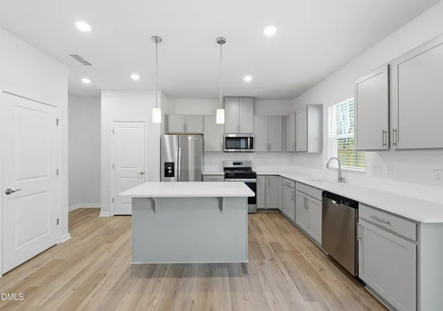 Photo 4 of Single family home for sale at 620 Westford Dr, Sanford, NC 27330 | MLS# 10190012 | Listing updated on 2026-10-08
