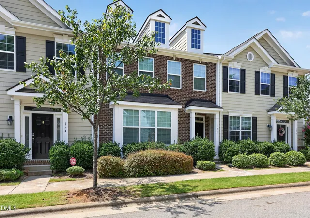 Photo 2 of Townhouse for sale at 122 Spring Pine Ln, Holly Springs, NC 27540 | MLS# 10191567 | Listing updated on 2026-09-10