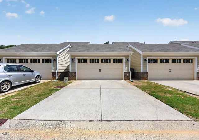 Photo 3 of Townhouse for sale at 122 Spring Pine Ln, Holly Springs, NC 27540 | MLS# 10191567 | Listing updated on 2026-09-10
