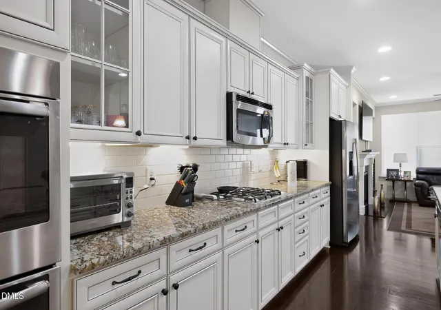 Photo 3 of Townhouse for sale at 122 Spring Pine Ln, Holly Springs, NC 27540 | MLS# 10191567 | Listing updated on 2026-09-10