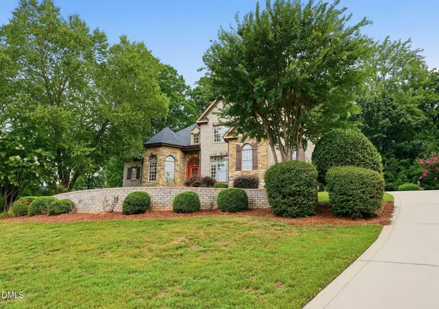 Photo 3 of Single family home for sale at 57 Bridgewater Ct, Chapel Hill, NC 27517 | MLS# 10190083 | Listing updated on 2026-09-20