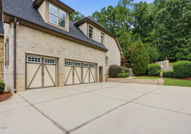 Photo 3 of Single family home for sale at 57 Bridgewater Ct, Chapel Hill, NC 27517 | MLS# 10190083 | Listing updated on 2026-09-20