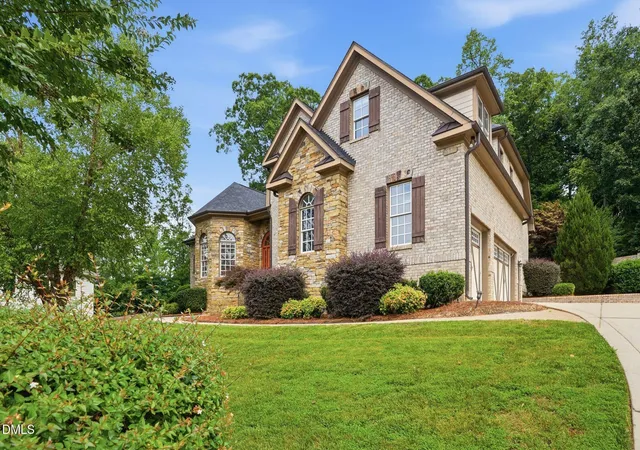 Photo 4 of Single family home for sale at 57 Bridgewater Ct, Chapel Hill, NC 27517 | MLS# 10190083 | Listing updated on 2026-09-20