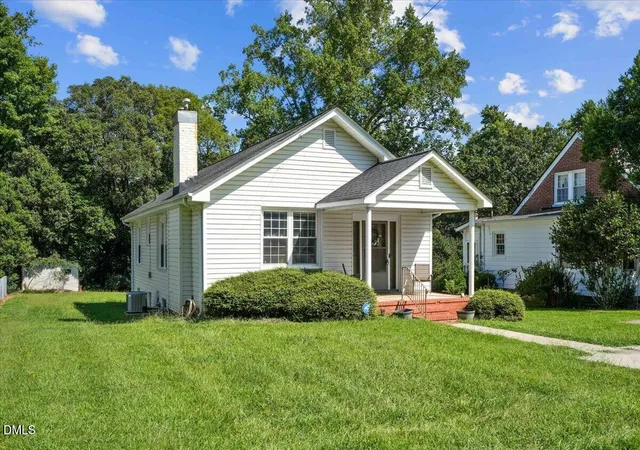 Photo 3 of Single family home for sale at 1916 Oxford Rd, Henderson, NC 27536 | MLS# 10190371 | Listing updated on 2026-10-07