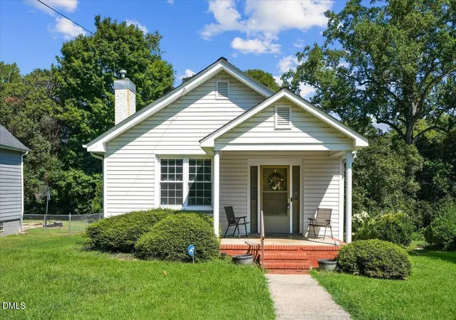 Photo 4 of Single family home for sale at 1916 Oxford Rd, Henderson, NC 27536 | MLS# 10190371 | Listing updated on 2026-10-07