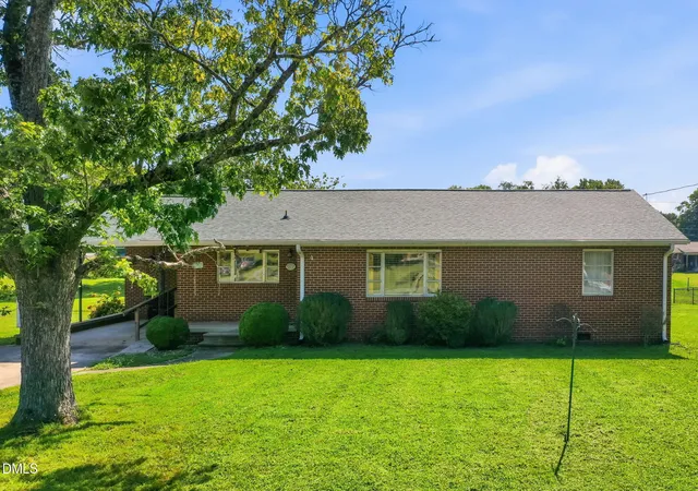 Photo 4 of Sale Pending at 1700 Parham Dr, Graham, NC 27253 | MLS# 10190074 | Listing updated on 2026-09-15