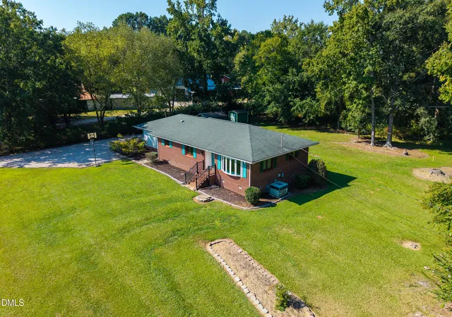 Photo 1 of Single family home for sale at 402 Stallings Rd, Zebulon, NC 27597 | MLS# 10190394 | Listing updated on 2026-10-07