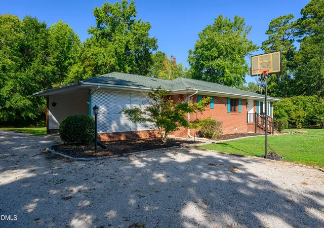 Photo 3 of Single family home for sale at 402 Stallings Rd, Zebulon, NC 27597 | MLS# 10190394 | Listing updated on 2026-10-07