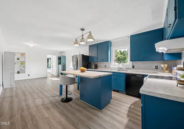 Photo 3 of Single family home for sale at 402 Stallings Rd, Zebulon, NC 27597 | MLS# 10190394 | Listing updated on 2026-10-11