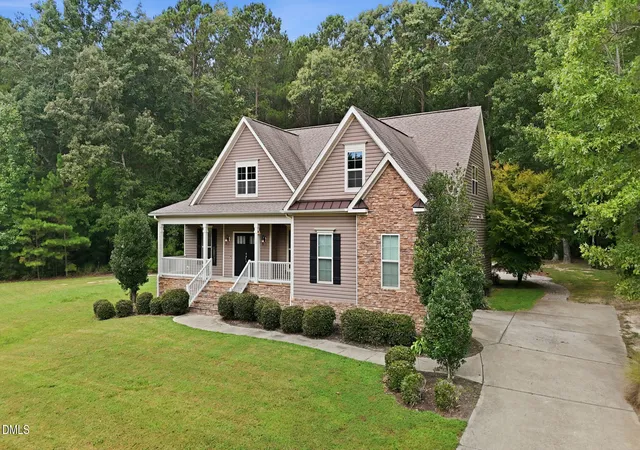 Photo 3 of Single family home for sale at 30 Banbury Rd W, Zebulon, NC 27597 | MLS# 10190327 | Listing updated on 2026-09-29