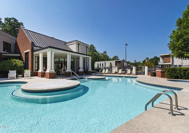 Listing Photo 5 - Condo for sale in building located at 2000 Southpoint Lndg Wy, Durham, NC 27707 - Unit # 2208