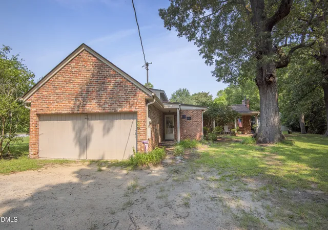 Photo 3 of Single family home for sale at 1605 Longview Ave, Tarboro, NC 27886 | MLS# 10190113 | Listing updated on 2026-09-02