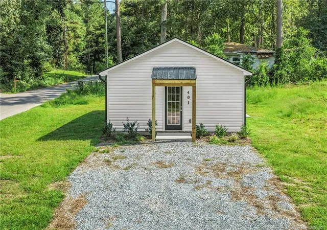 Photo 1 of Single family home for sale at 401 Cedric St, Fayetteville, NC 28303 | MLS# 768755 | Listing updated on 2026-09-02
