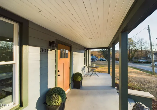 Photo 3 of Sale Pending at 301 W Hill Ave S, Hillsborough, NC 27278 | MLS# 10190159 | Listing updated on 2026-09-02