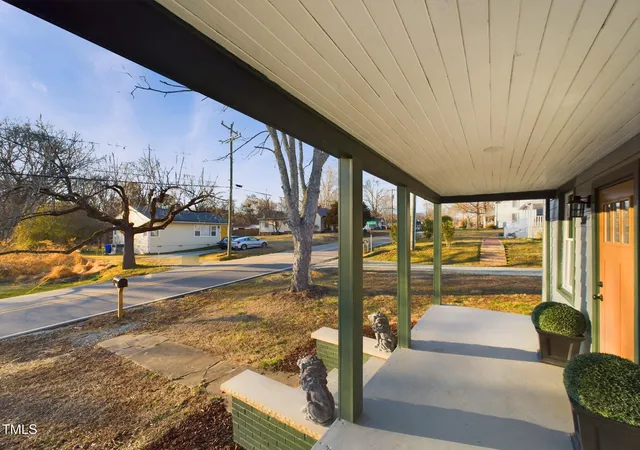 Photo 3 of Sale Pending at 301 W Hill Ave S, Hillsborough, NC 27278 | MLS# 10190159 | Listing updated on 2026-09-02