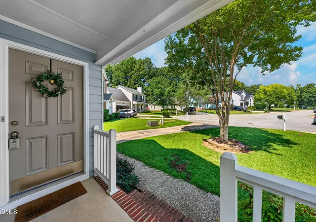 Photo 3 of Single family home for sale at 341 Stone Hedge Ct, Holly Springs, NC 27540 | MLS# 10190623 | Listing updated on 2026-09-14