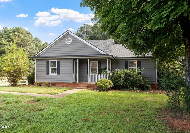 Photo 2 of Single family home for sale at 104 Riverbend Dr, Archer Lodge, NC 27527 | MLS# 10191513 | Listing updated on 2026-09-29