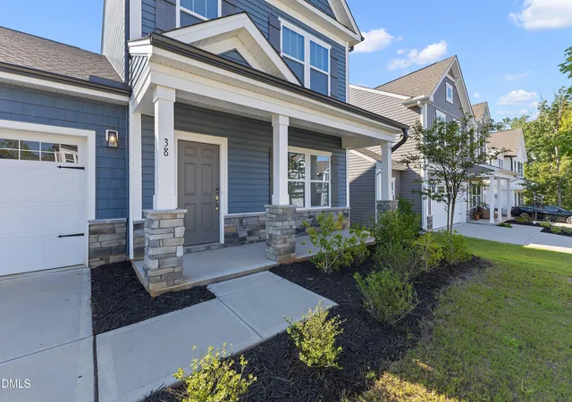 Photo 3 of Single family home for sale at 38 Silver Moon Ln, Clayton, NC 27527 | MLS# 10190500 | Listing updated on 2026-09-04