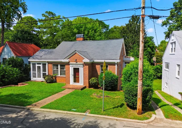Photo 2 of Single family home for sale at 1420 Park Dr, Raleigh, NC 27605 | MLS# 10190232 | Listing updated on 2026-09-04