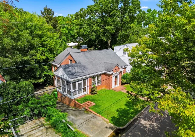 Photo 4 of Single family home for sale at 1420 Park Dr, Raleigh, NC 27605 | MLS# 10190232 | Listing updated on 2026-09-04