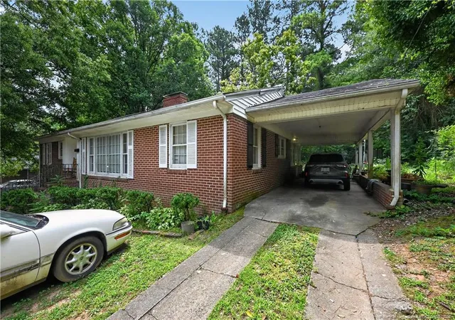 Photo 2 of Single family home for sale at 1053 Hargrove St, Henderson, NC 27536 | MLS# 768783 | Listing updated on 2026-10-05