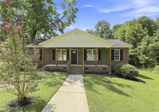 Photo 1 of Sale Pending at 408 Crestview St, Sanford, NC 27330 | MLS# 10190838 | Listing updated on 2026-09-11