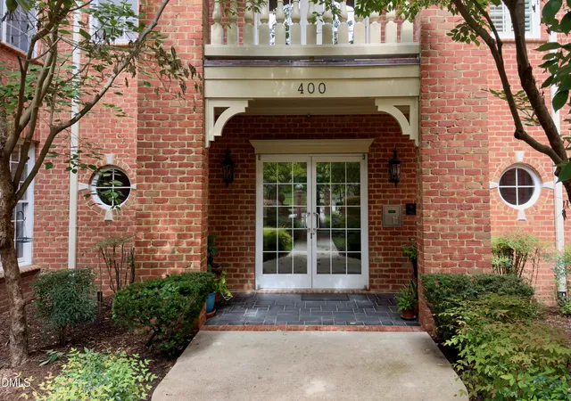 Photo 2 of Sale Pending at 431 W Barbee Chapel Rd, Chapel Hill, NC 27517 | MLS# 10190392 | Listing updated on 2026-09-28