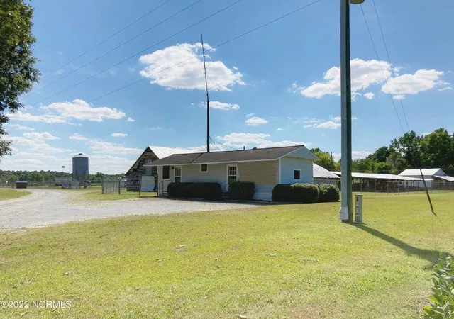 Photo 4 of Single family home for sale at 382 Pig Cradle Ln, Clinton, NC 28328 | MLS# 10190243 | Listing updated on 2026-09-21