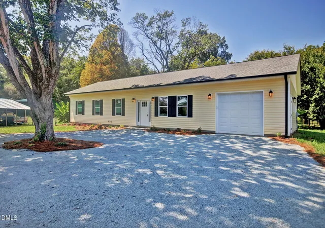 Photo 2 of Single family home for sale at 132 N State St, Haw River, NC 27258 | MLS# 10190590 | Listing updated on 2026-09-04