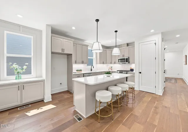 Listing Photo 4 - Condo for sale in building located at 637 Conover Rd, Durham, NC 27703 - Unit #B