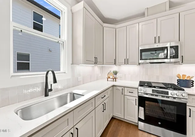 Listing Photo 5 - Condo for sale in building located at 637 Conover Rd, Durham, NC 27703 - Unit #B