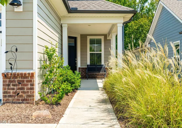Photo 2 of Single family home for sale at 28 N Brookhollow Way, Clayton, NC 27520 | MLS# 10190270 | Listing updated on 2026-09-02