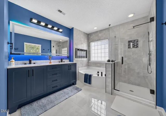 Photo 4 of Single family home for sale at 2945 Glade Aster Ct, Raleigh, NC 27604 | MLS# 10190562 | Listing updated on 2026-09-06