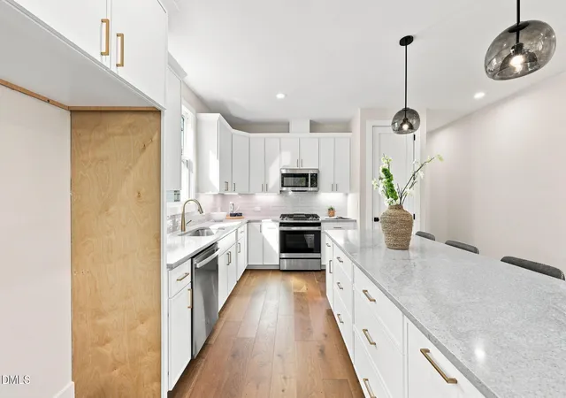 Listing Photo 5 - Condo for sale in building located at 639 Conover Rd, Durham, NC 27703 - Unit #B
