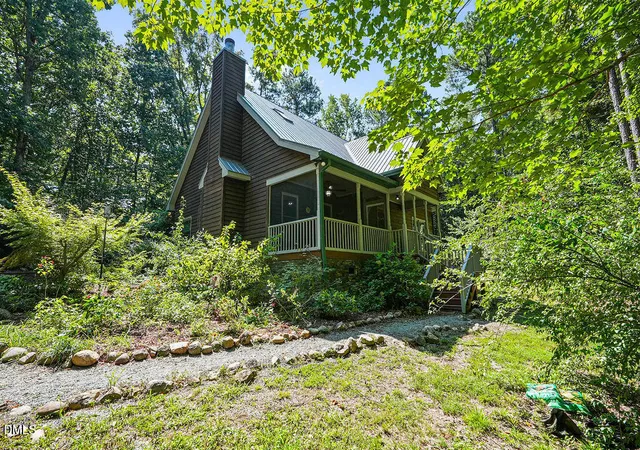 Photo 4 of Single family home for sale at 240 Mcgregor Woods Rd, Chapel Hill, NC 27517 | MLS# 10190834 | Listing updated on 2026-10-21