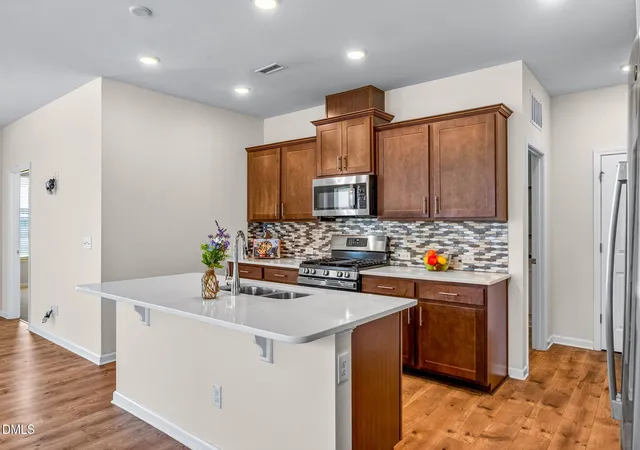 Photo 3 of Single family home for sale at 609 Crestdale Dr, Clayton, NC 27520 | MLS# 10190399 | Listing updated on 2026-09-09
