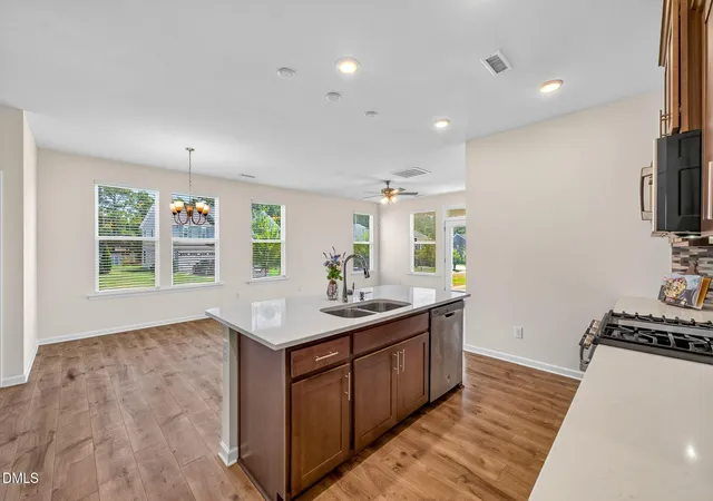 Photo 4 of Single family home for sale at 609 Crestdale Dr, Clayton, NC 27520 | MLS# 10190399 | Listing updated on 2026-09-09