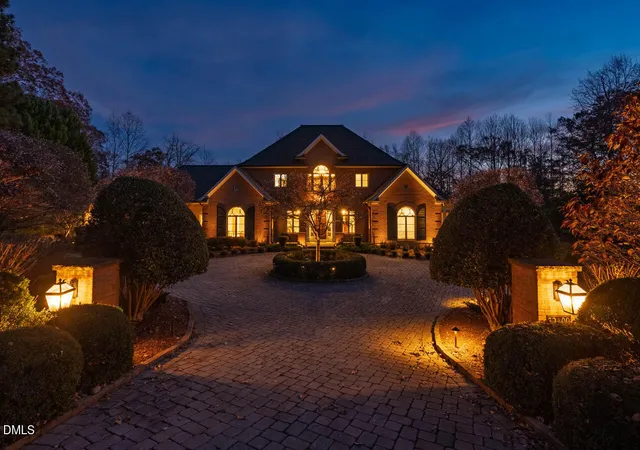 Photo 4 of Single family home for sale at 32409 Archdale Dr, Chapel Hill, NC 27517 | MLS# 10190689 | Listing updated on 2026-09-13
