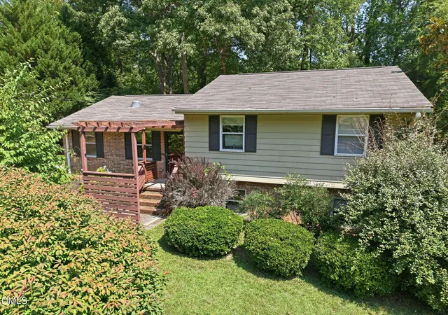 Photo 1 of Sale Pending at 5016 Lakemont Dr, Raleigh, NC 27609 | MLS# 10191430 | Listing updated on 2026-09-11