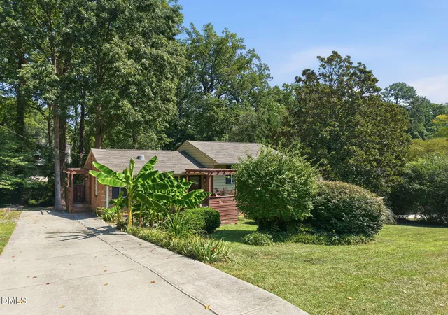 Photo 2 of Sale Pending at 5016 Lakemont Dr, Raleigh, NC 27609 | MLS# 10191430 | Listing updated on 2026-09-11
