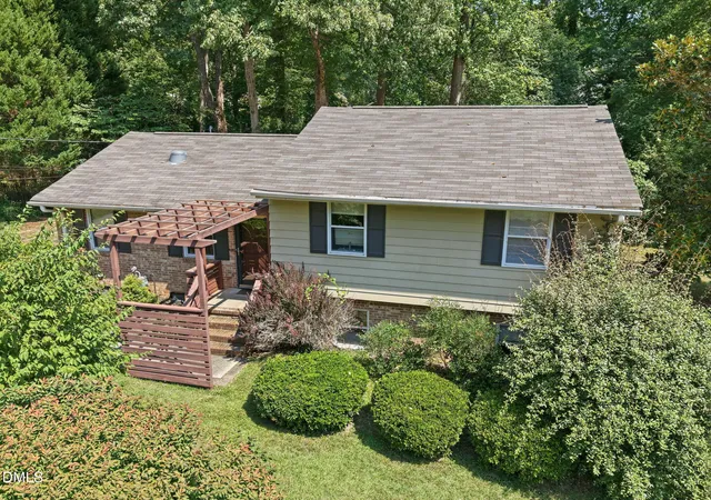 Photo 3 of Sale Pending at 5016 Lakemont Dr, Raleigh, NC 27609 | MLS# 10191430 | Listing updated on 2026-09-11