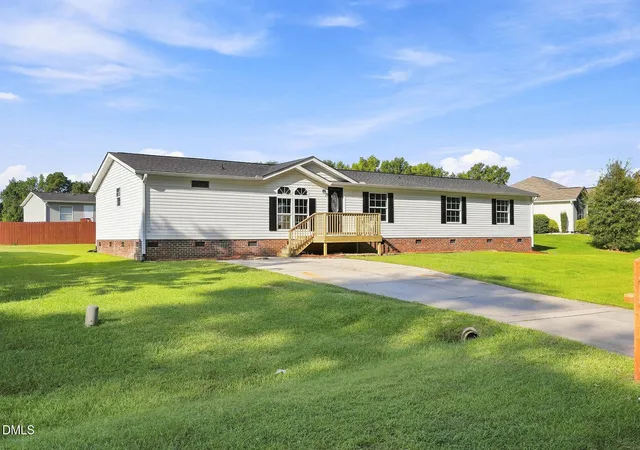 Photo 3 of Manufactured home for sale at 100 E Abbey Ct, Smithfield, NC 27577 | MLS# 10191122 | Listing updated on 2026-09-06