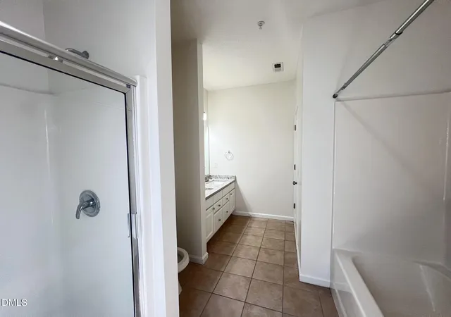 Listing Photo 5 - Condo for sale in building located at 2501 Huntscroft Ln, Raleigh, NC 27617