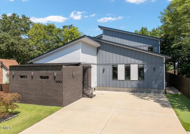 Photo 1 of Single family home for sale at 210 W Horne St, Clayton, NC 27520 | MLS# 10190963 | Listing updated on 2026-09-05