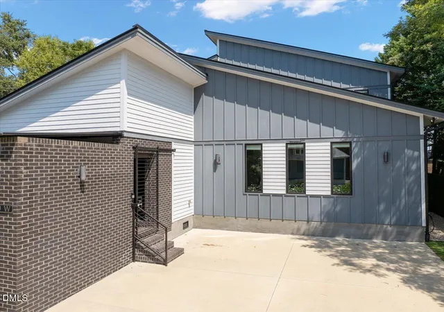 Photo 2 of Single family home for sale at 210 W Horne St, Clayton, NC 27520 | MLS# 10190963 | Listing updated on 2026-09-05