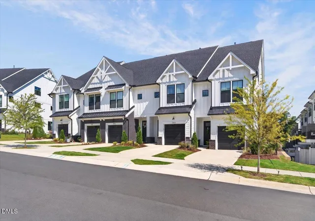 Photo 3 of Sale Pending at 3914 Lost Fawn Ct, Raleigh, NC 27612 | MLS# 10190646 | Listing updated on 2026-09-12