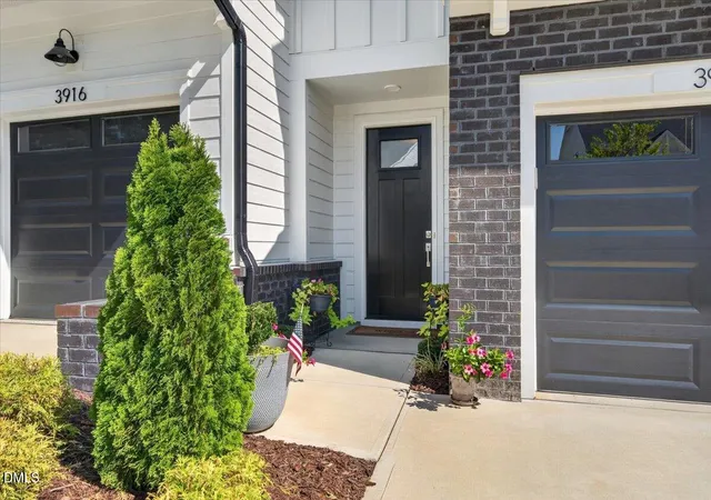 Photo 4 of Sale Pending at 3914 Lost Fawn Ct, Raleigh, NC 27612 | MLS# 10190646 | Listing updated on 2026-09-12